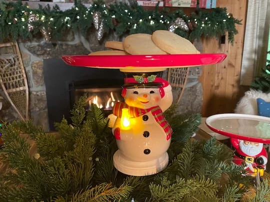 Lit Snowman Cake Plate 4 Lit Snowman Cake Plate - Image 4