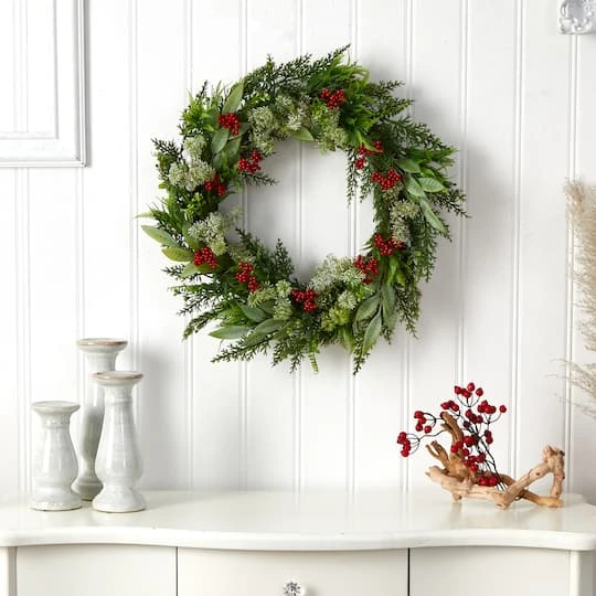 24" Cedar, Eucalyptus & Berries Christmas Wreath 4 24" Cedar, Eucalyptus & Berries Christmas Wreath - Image 4