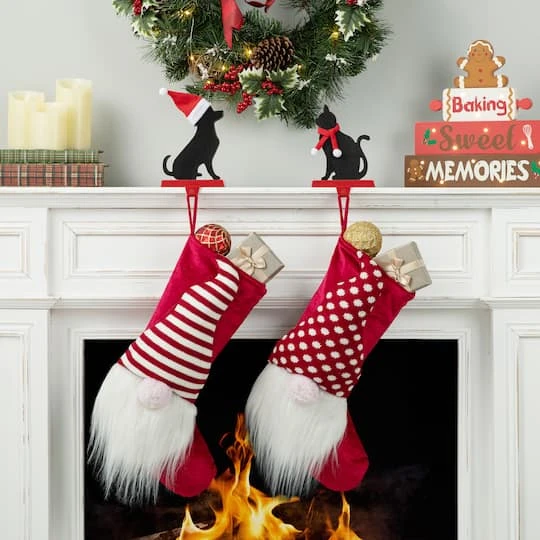 Glitzhome® Cat & Dog Metal Christmas Stocking Holder Set 4 Glitzhome® Cat & Dog Metal Christmas Stocking Holder Set - Image 4