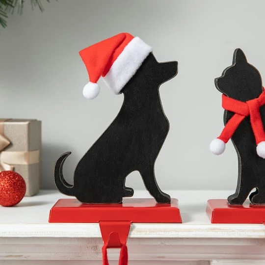 Glitzhome® Cat & Dog Metal Christmas Stocking Holder Set 5 Glitzhome® Cat & Dog Metal Christmas Stocking Holder Set - Image 5