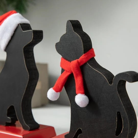 Glitzhome® Cat & Dog Metal Christmas Stocking Holder Set 7 Glitzhome® Cat & Dog Metal Christmas Stocking Holder Set - Image 7